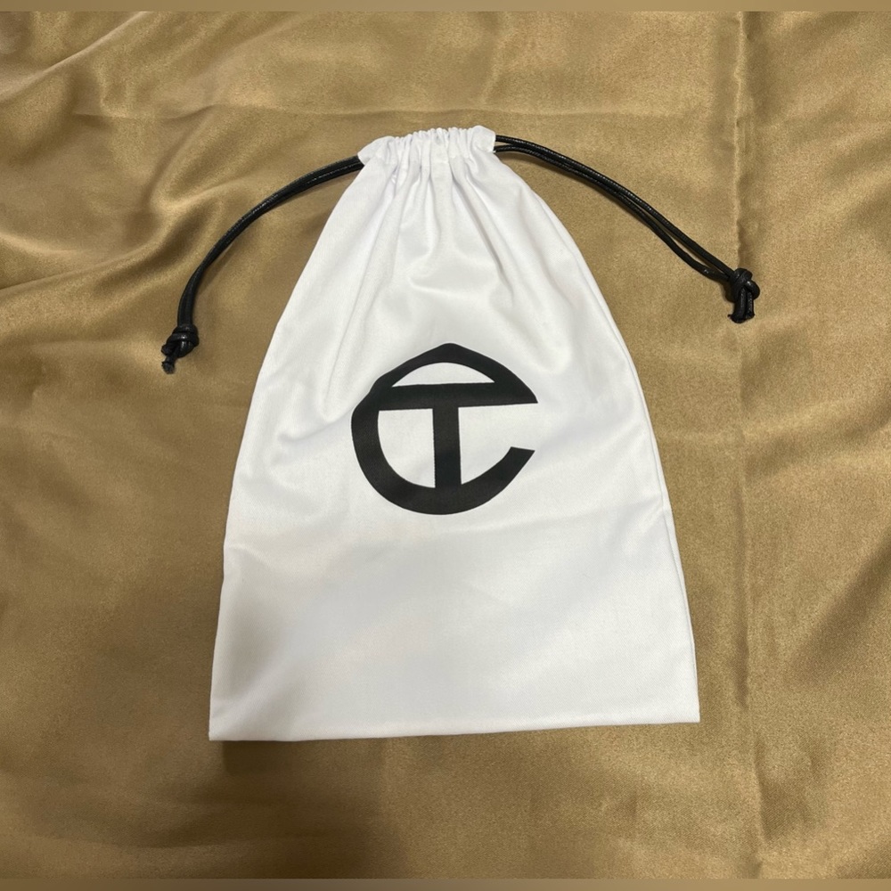 Telfar Protective Cover , white color size 13x9